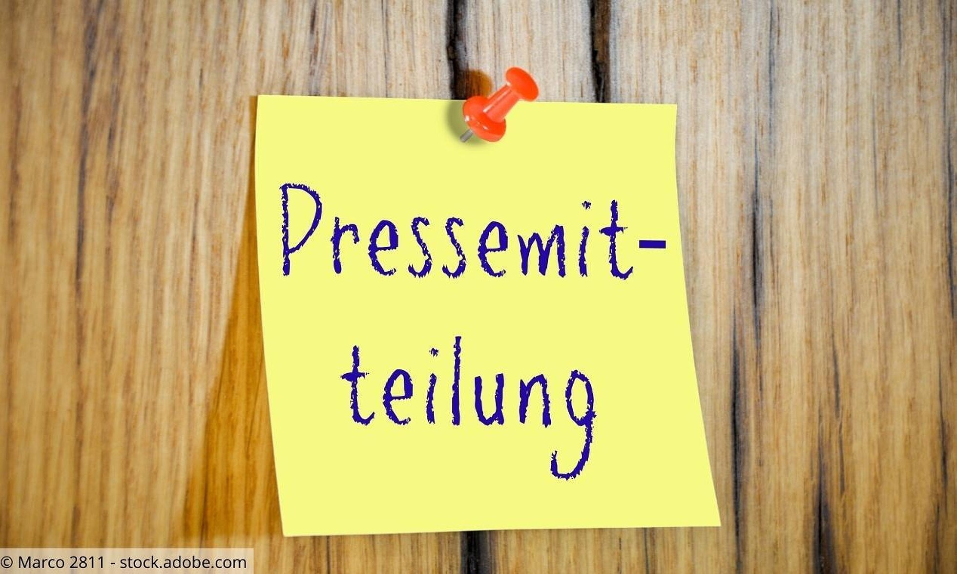 Zettel mit dem Wort "Presse" an eine Wand gepinnt