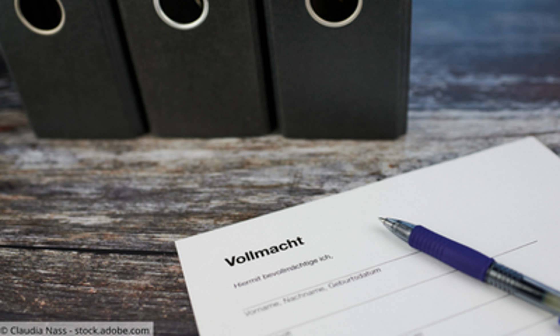 Formular über Vollmacht mit Aktenordner