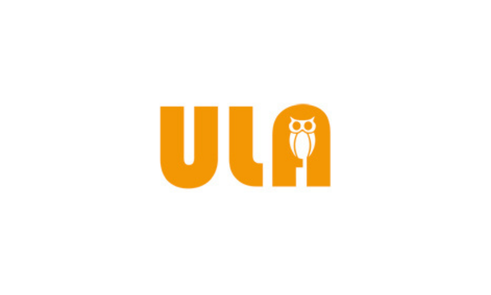 Logo ULA: Orangener Schriftzug mit Eule im A