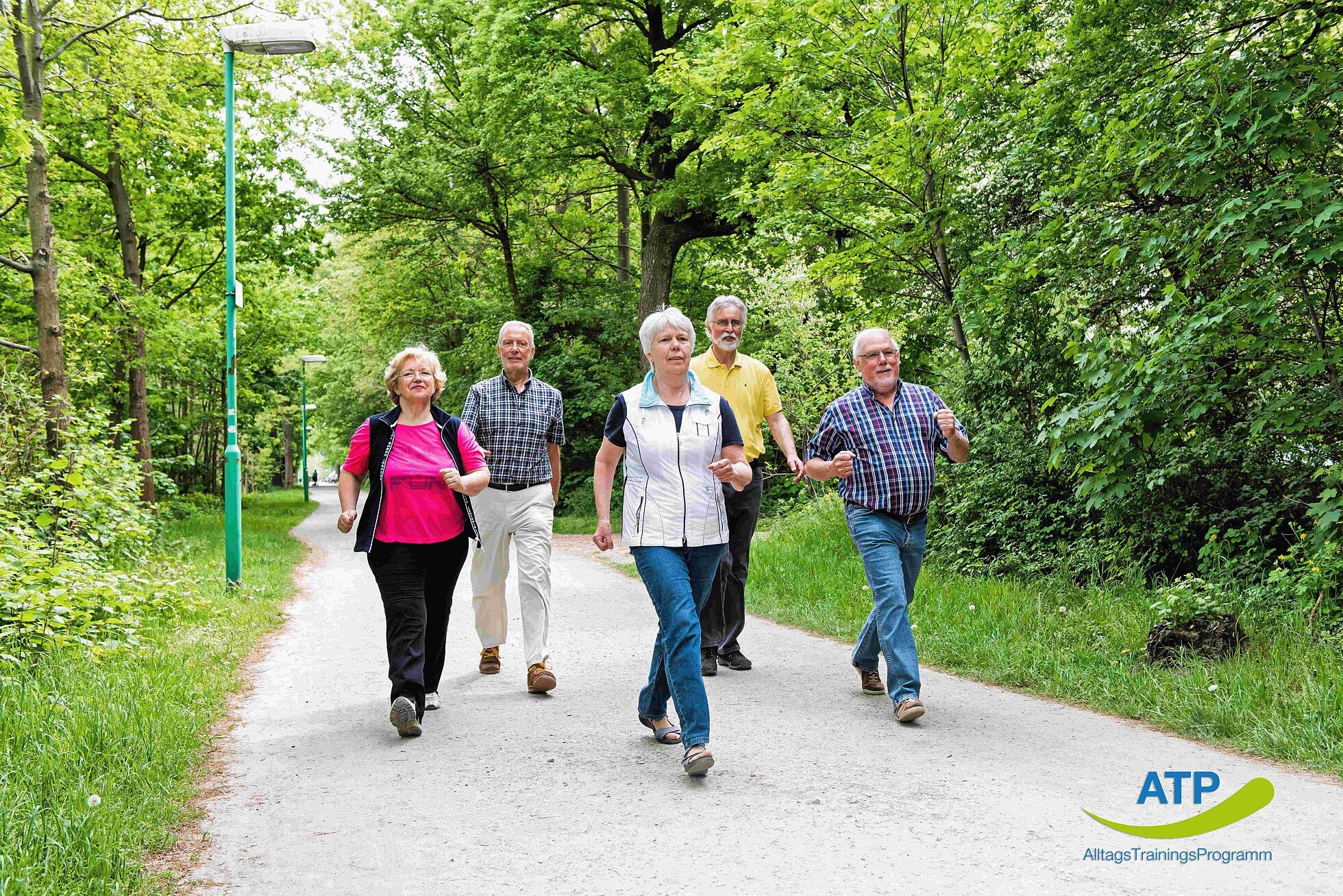 ATP Übung 3 5 ältere Menschen beim Walking