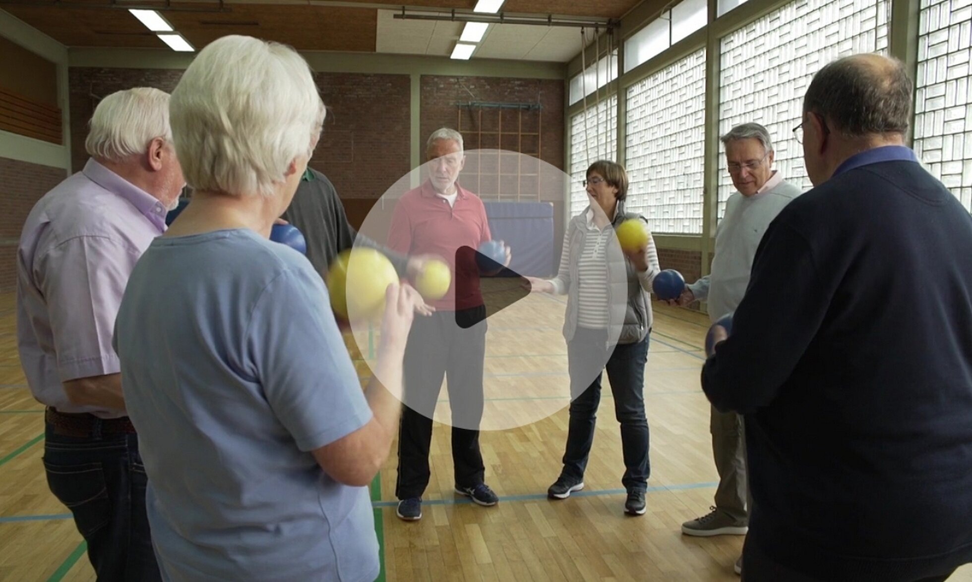 Video mit einem Ballspiel im Kreis