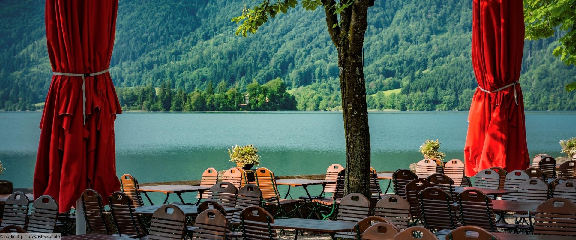 Leerer Biergarten